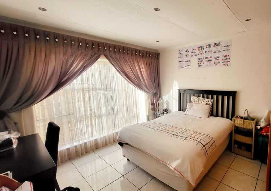 4 Bedroom Property for Sale in Manzil Park North West